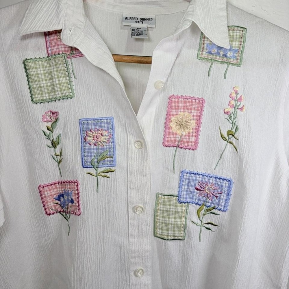 Alfred Dunner Woman 16P White Nature Embroidered Button Down Blouse Floral Patch